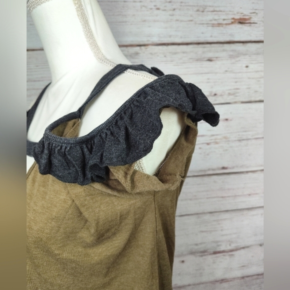 CHASER Ruffle Cold Shoulder Top - Picture 2 of 6